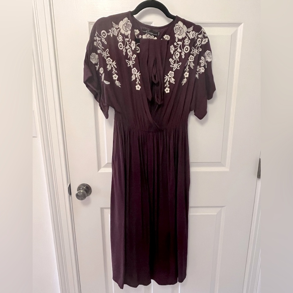 ✨ Crimson in Grace – Embroidered Sleeve Tie Waist Dress - Picture 2 of 12